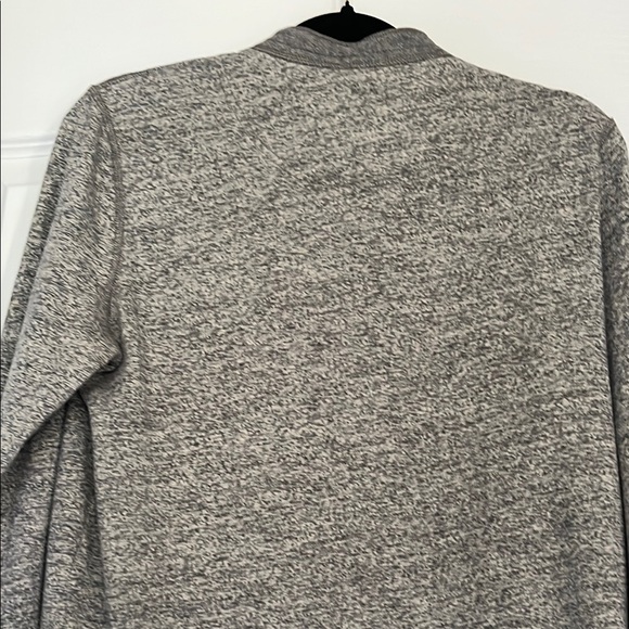 Abercrombie & Fitch Gray Crewneck Sweater with Fine Knit Texture - Picture 5 of 7